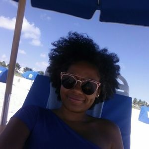 Meet your Posher, Delia